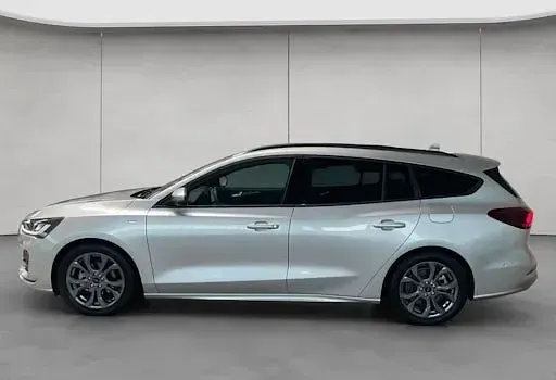 Gebraucht Ford Focus ST-Line X 155 PS (114 kW) 2024 Moondust silver (metallic) Kombi