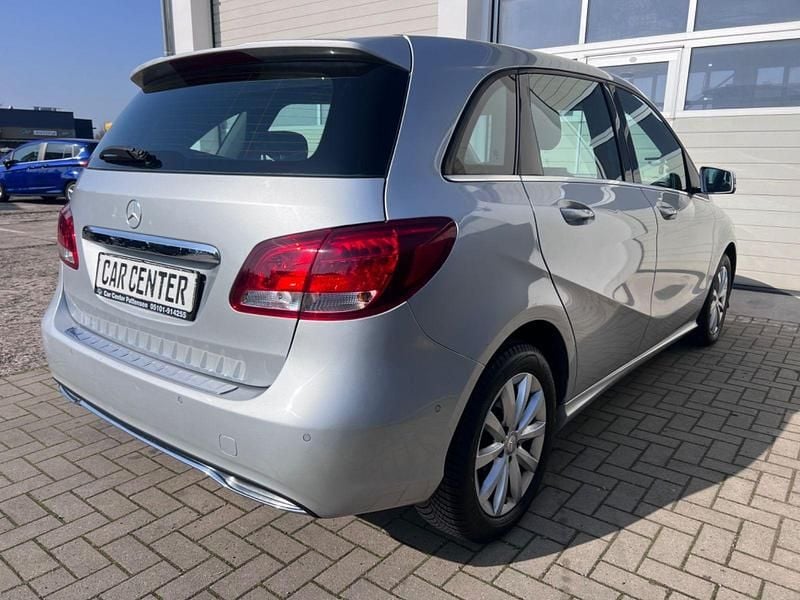 Gebraucht Mercedes B180 122 PS (89 kW) 2015 Silber Van / Kleinbus
