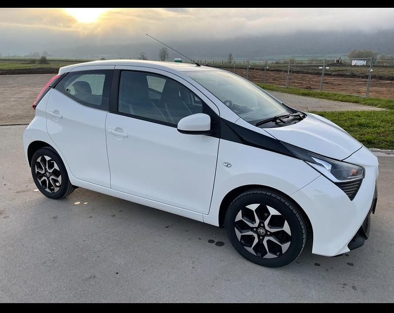 Gebraucht Toyota Aygo X-play 72 PS (52 kW) 2018 Weiß Kleinwagen