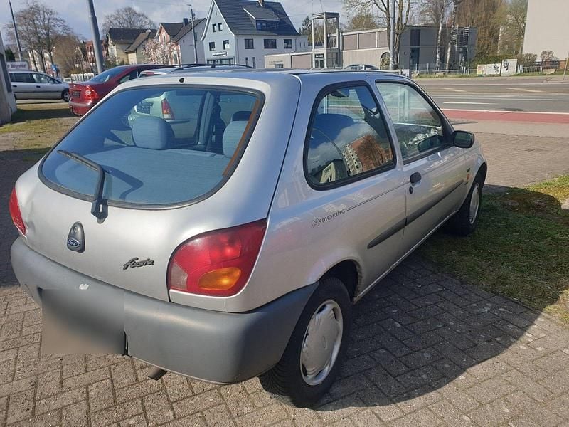 Gebraucht Ford Fiesta 50 PS (36 kW) 1996 Silber Kleinwagen