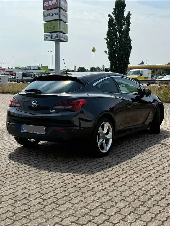 Gebraucht Opel Astra GTC Innovation 140 PS (102 kW) 2012 Schwarz Limousine
