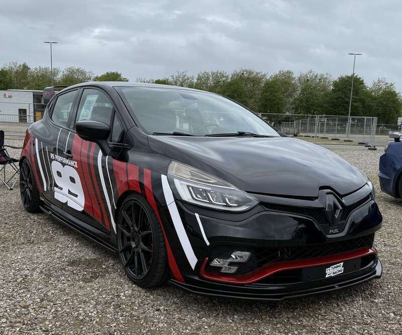 Gebraucht 2018 Renault Clio IV Trophy Kleinwagen | 18.900 € (Teuer) - Bild 1/4