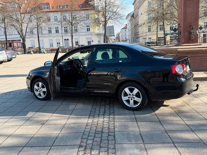 Gebraucht VW Jetta 123 PS (90 kW) 2009 Schwarz Limousine