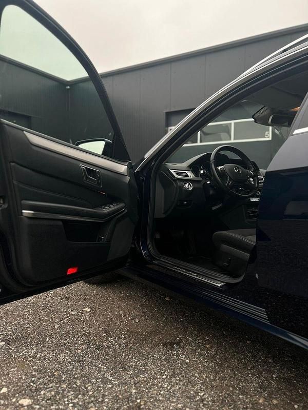 Gebraucht Mercedes E250 204 PS (150 kW) 2013 Blau Kombi