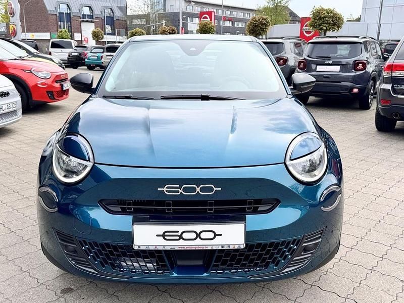 Neu Fiat 600 110 PS (80 kW) 2025 Blau SUV