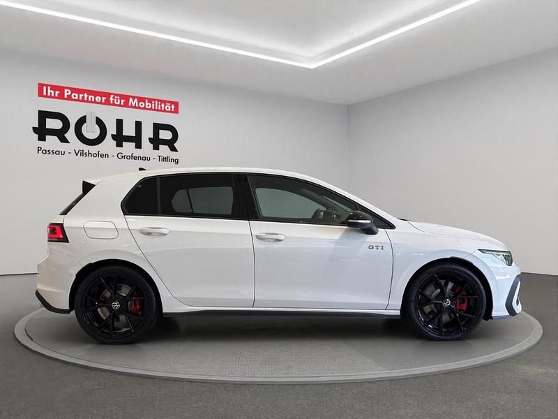 Second-hand VW Golf VIII GTI 265 CP (194 kW) 2025 Alb Berlinǎ