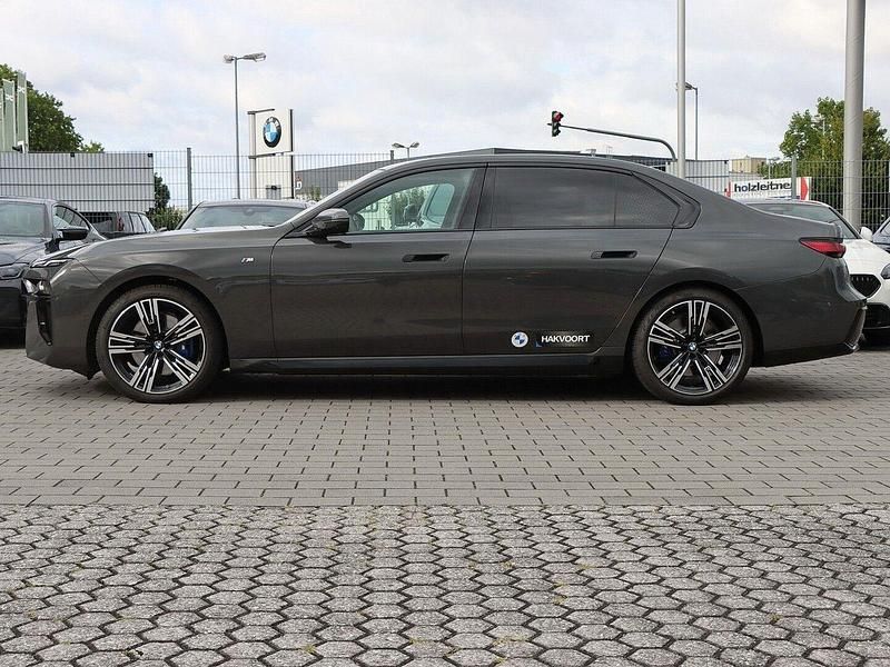 Gebraucht BMW 740 Efficient Dynamics 286 PS (210 kW) 2025 Bmw individual dravitgrau metallic Limousine