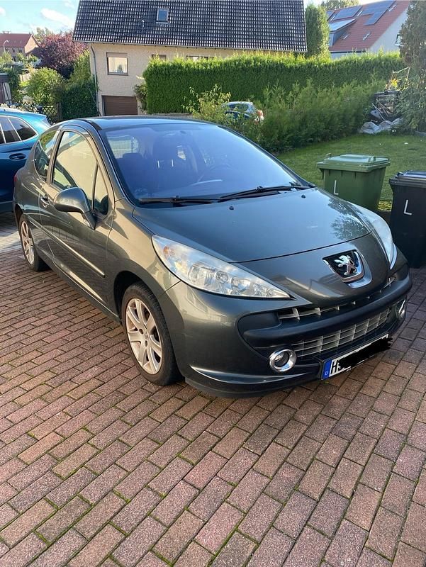 Grau Gebraucht 2006 Peugeot 207 Limousine | 950 € (Guter Preis) - Bild 1/4