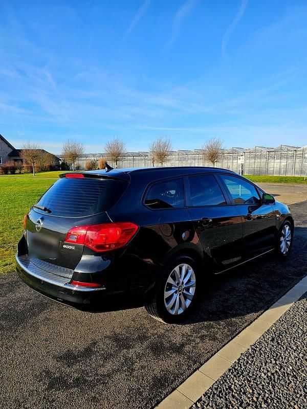 Gebraucht Opel Astra 110 PS (80 kW) 2013 Schwarz Kombi