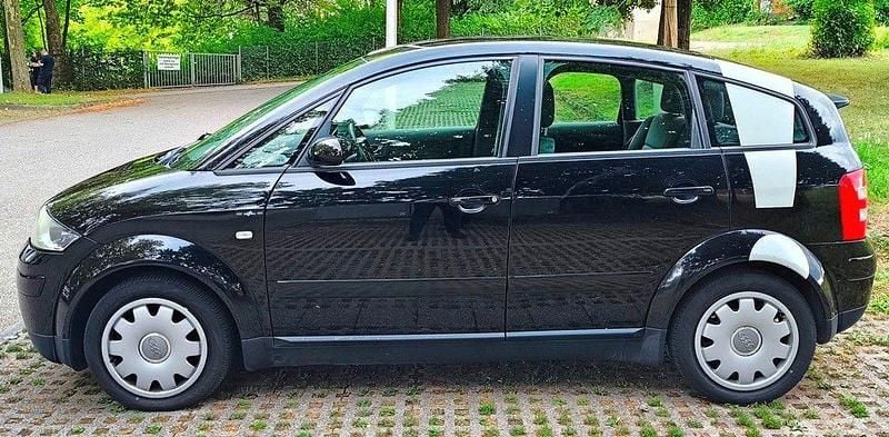 Second-hand Audi A2 75 CP (55 kW) 2000 Negru Hatchback