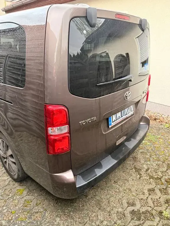 Używany Toyota Proace 177 KM (130 kW) 2019 Brązowy Minivan