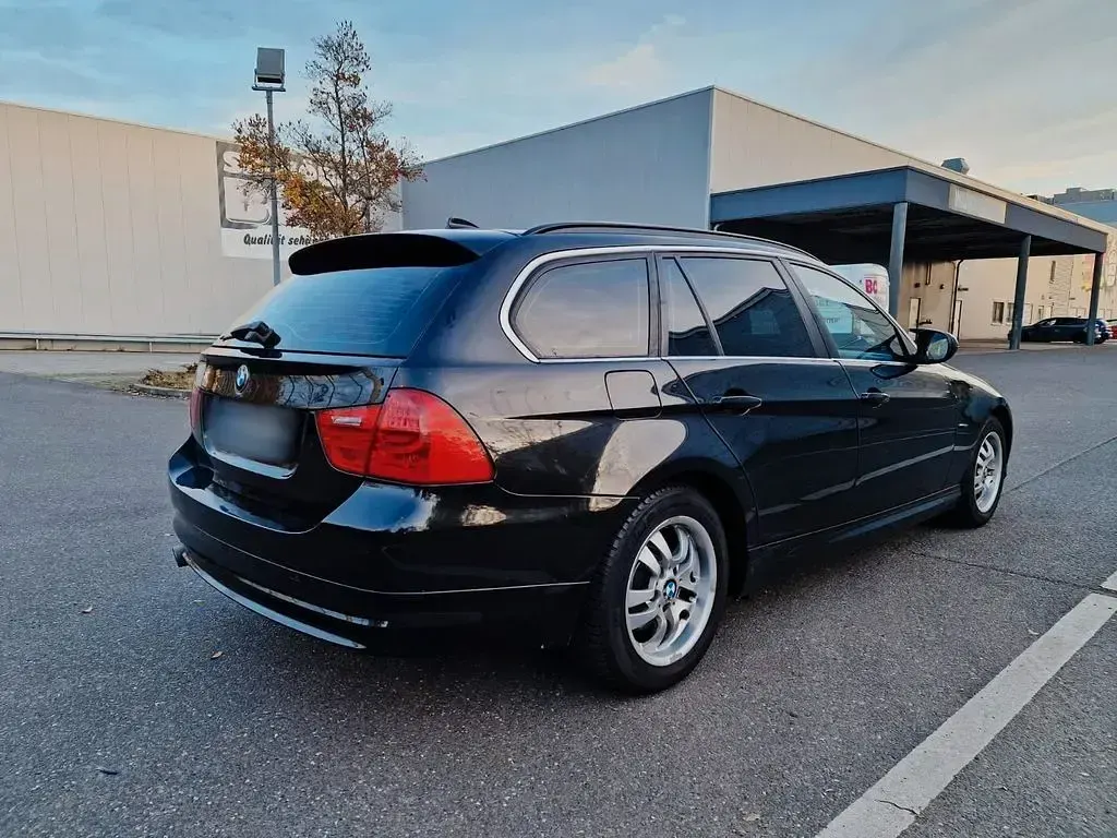 Gebraucht BMW 320 Exclusive 252 PS (185 kW) 2011 Schwarz Limousine