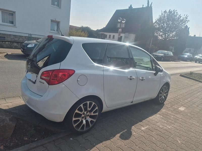 Gebraucht Opel Meriva 110 PS (80 kW) 2012 Weiß Van / Kleinbus