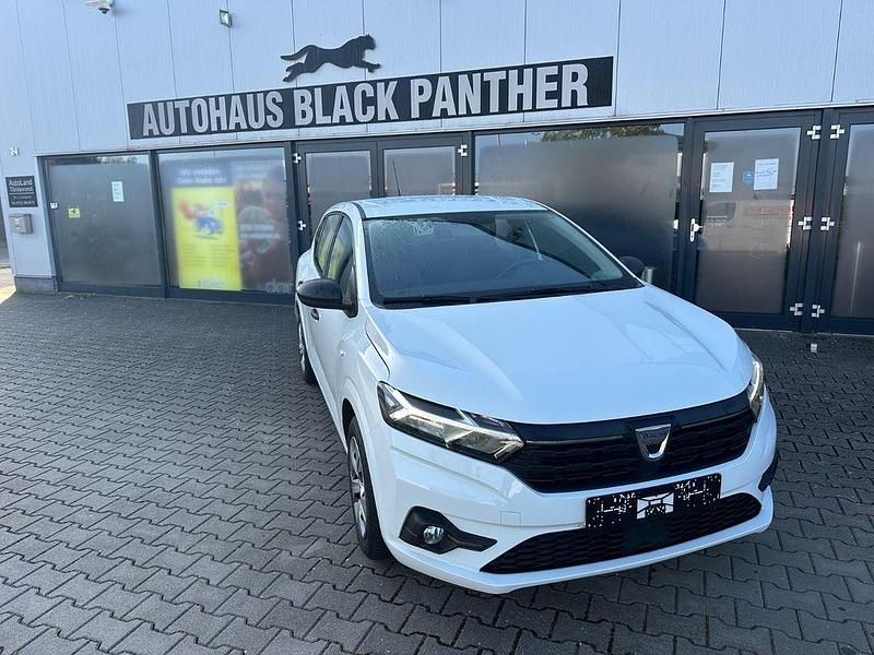 Weiß Gebraucht 2021 Dacia Sandero Essentiel Kleinwagen | 9.800 € (Superpreis) - Bild 1/4