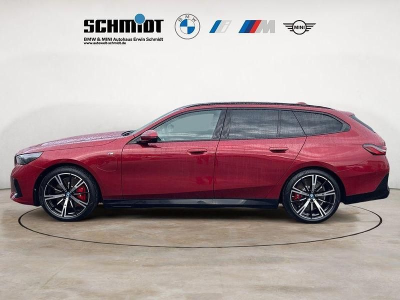 Gebraucht BMW 550e M Sport 489 PS (359 kW) 2024 Rot Kombi