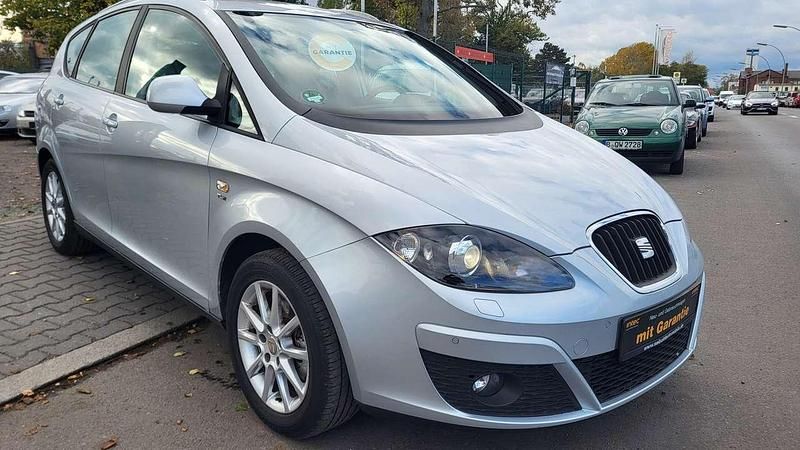 Gris luna Gebraucht 2010 Seat Altea XL Stylance Van / Kleinbus | 4.999 € (Fairer Preis) - Bild 1/4