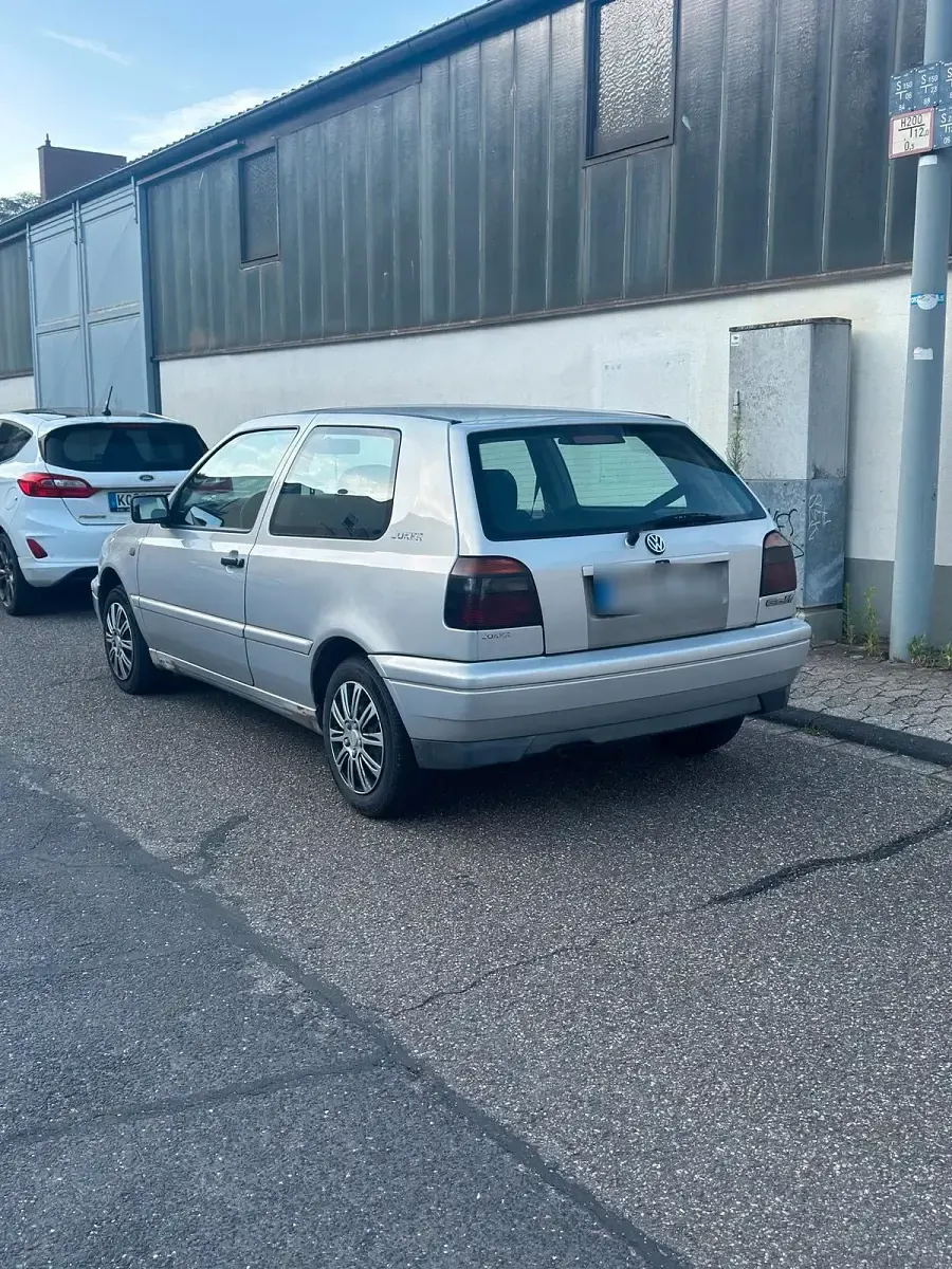 Gebraucht VW Golf III 75 PS (55 kW) 1997 Silber Kleinwagen
