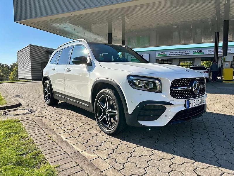Weiß Gebraucht 2020 Mercedes GLB250 AMG line SUV | 34.900 € (Guter Preis) - Bild 1/4