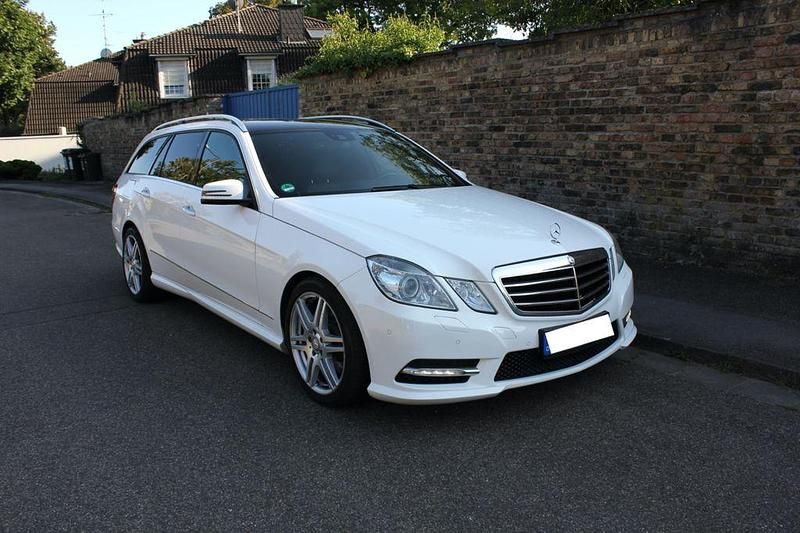 Weiß Gebraucht 2012 Mercedes E350 AMG Limousine | 13.900 € (Fairer Preis) - Bild 1/4