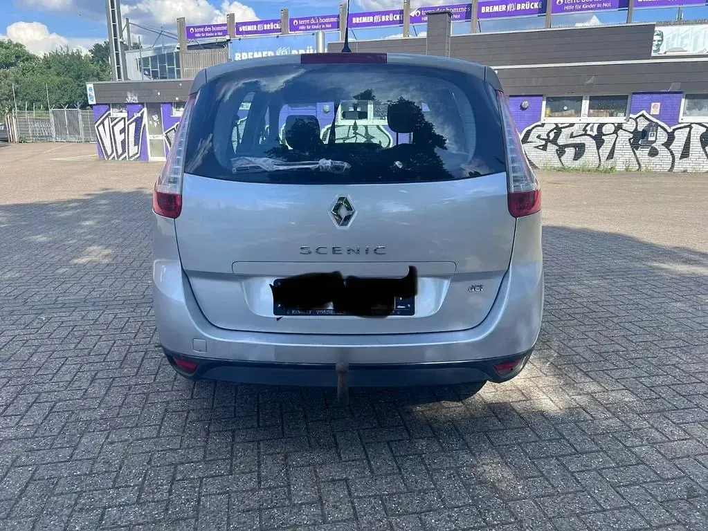 Gebraucht Renault Scénic III Dynamique 106 PS (77 kW) 2011 Silber Van / Kleinbus