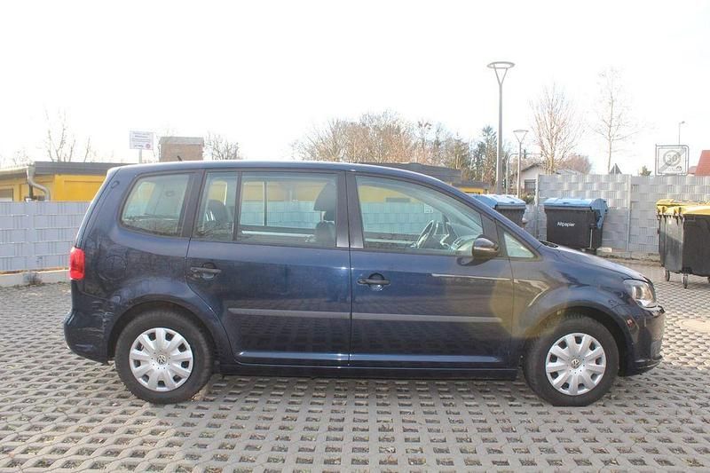 Gebraucht VW Touran Trendline 105 PS (77 kW) 2012 Blau Van / Kleinbus
