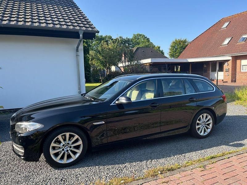 Schwarz Gebraucht 2014 BMW 520 Efficient Dynamics Kombi | 11.300 € (Superpreis) - Bild 1/4