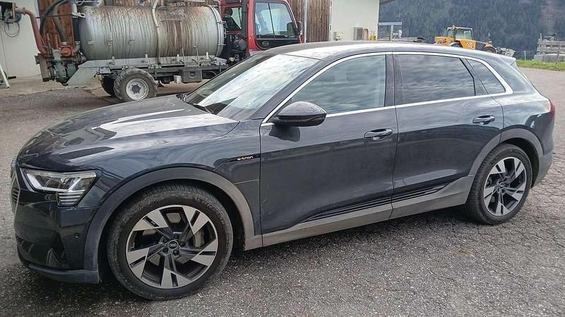 Gebraucht Audi e-tron Advanced 230 kW (313 PS) 2022 Schwarz SUV