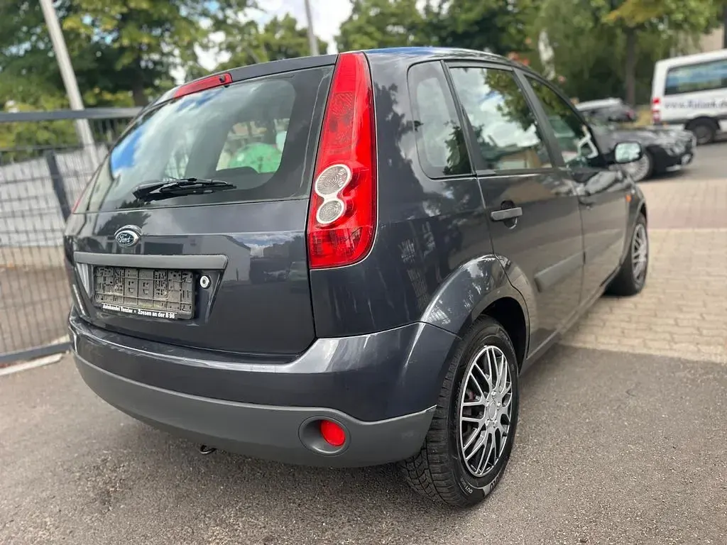 Gebraucht Ford Fiesta Ambiente 69 PS (50 kW) 2006 Grau Kleinwagen