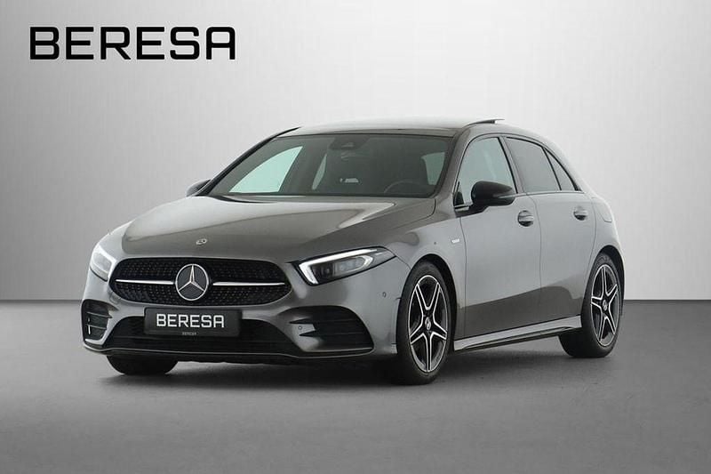 Grau Gebraucht 2022 Mercedes A180 AMG Limousine | 27.680 € (Fairer Preis) - Bild 1/4