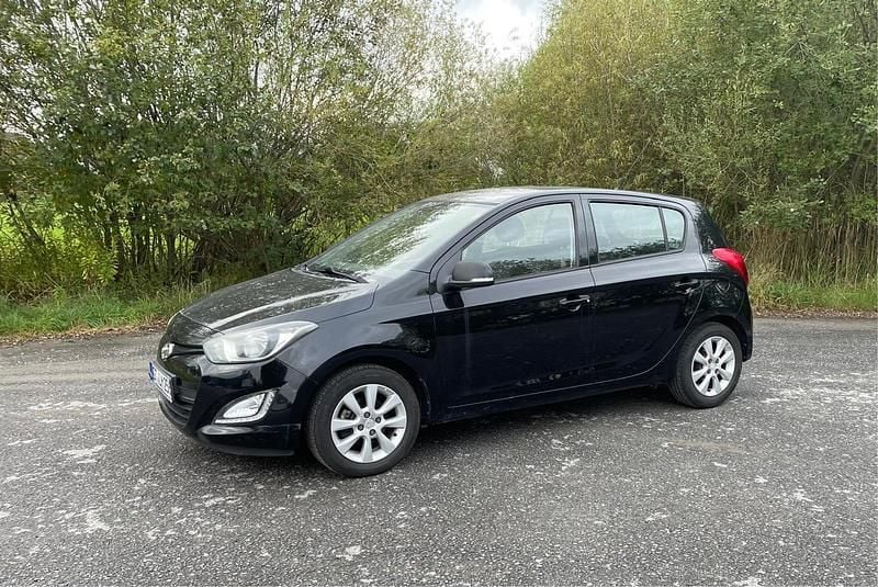 Schwarz Gebraucht 2013 Hyundai i20 Classic Kleinwagen | 2.999 € (Fairer Preis) - Bild 1/4