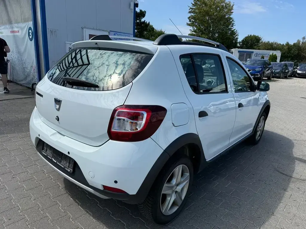 Gebraucht Dacia Sandero Prestige 90 PS (66 kW) 2013 Weiß Limousine