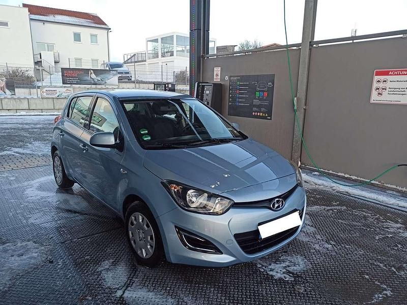 Gebraucht Hyundai i20 86 PS (63 kW) 2012 Blau Kleinwagen