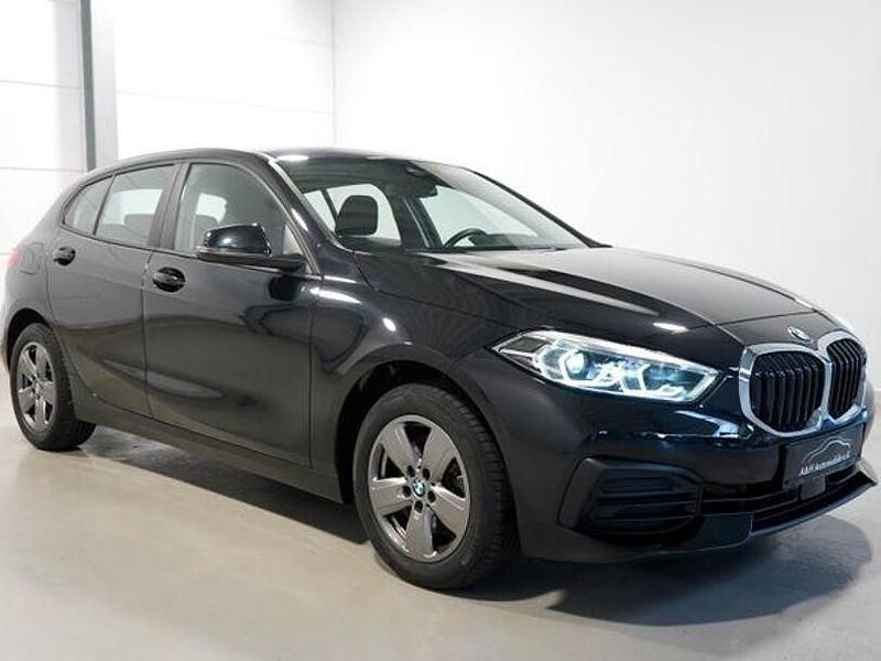 Gebraucht BMW 118 Advantage 150 PS (110 kW) 2023 Saphirschwarz (metallic) Kleinwagen