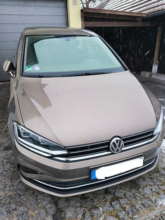 Gold Gebraucht 2018 VW Golf Sportsvan Van / Kleinbus | 9.900 € (Superpreis) - Bild 1/3