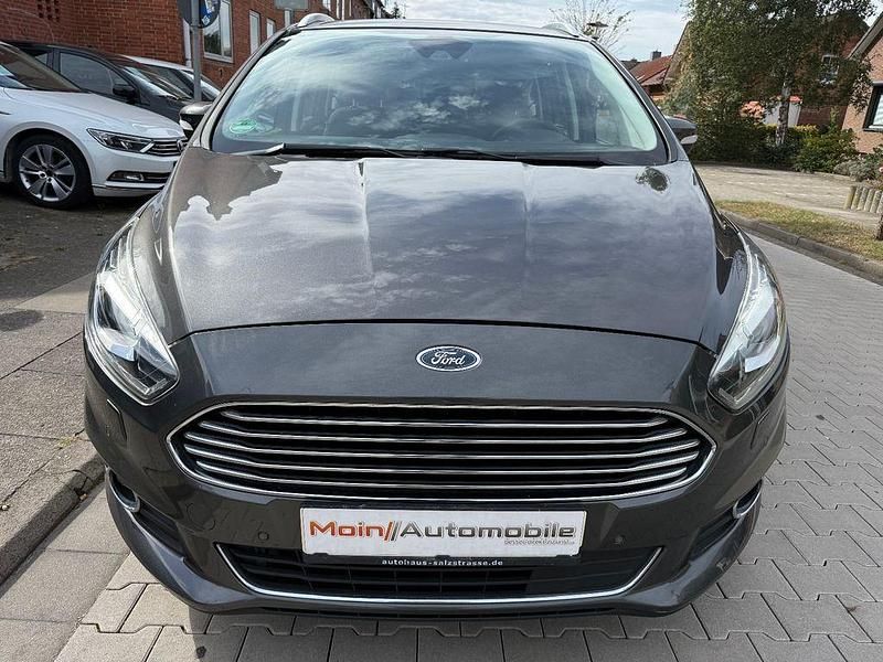 Gebraucht Ford S-MAX Titanium 179 PS (131 kW) 2018 Grau Van / Kleinbus