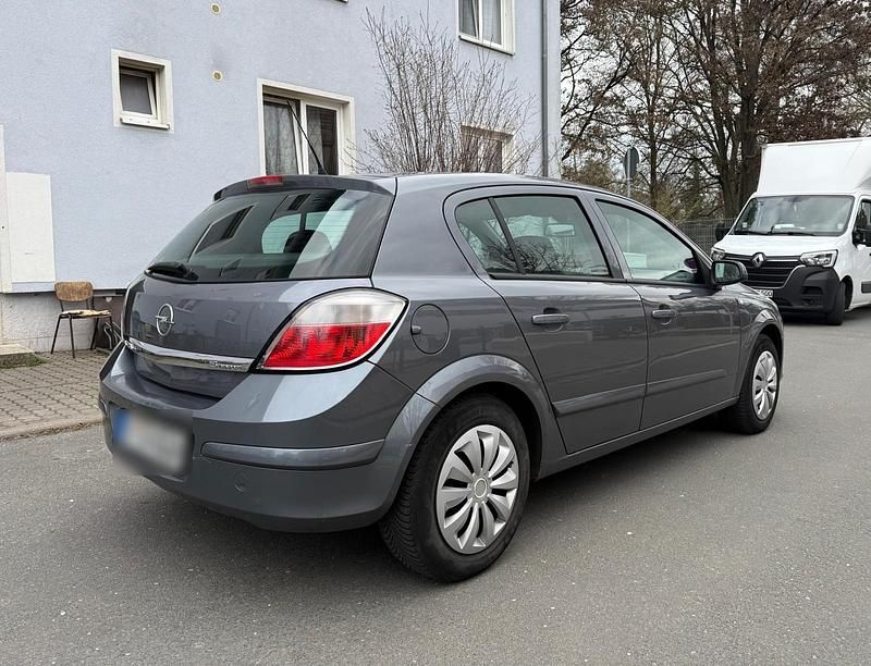 Gebraucht Opel Astra 105 PS (77 kW) 2007 Grau Limousine