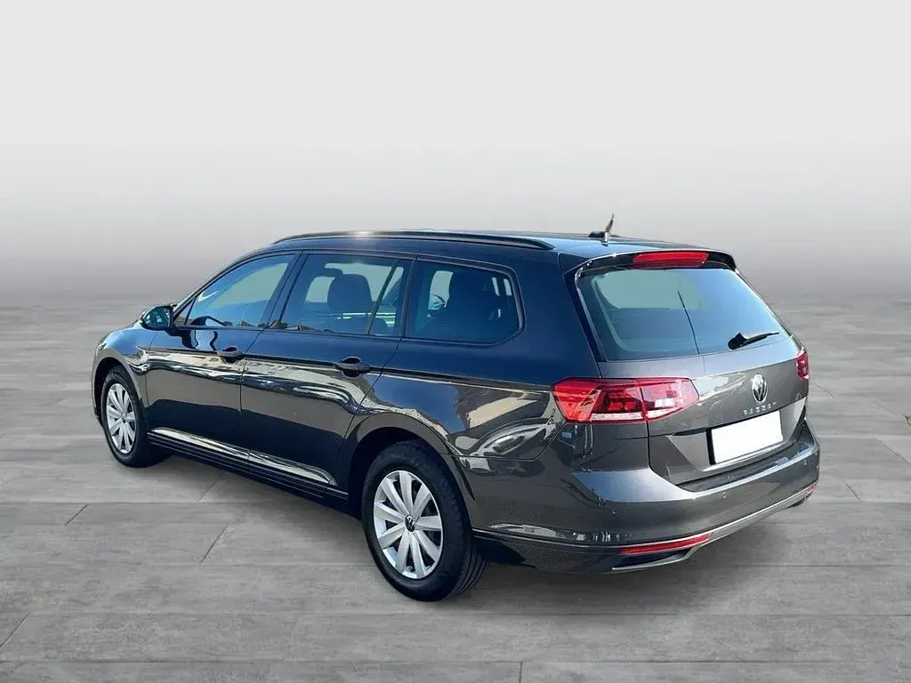 Gebraucht VW Passat Basis 150 PS (110 kW) 2021 Grau Kombi