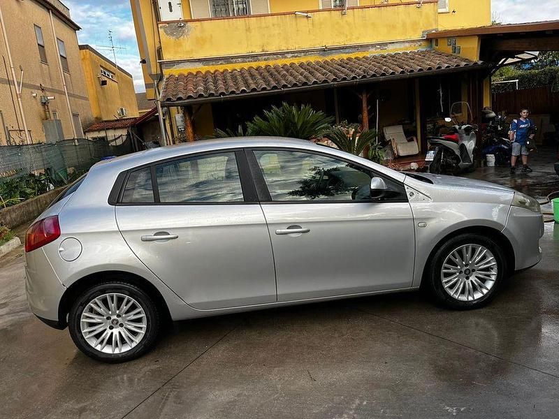 Gebraucht Fiat Bravo Lounge 120 PS (88 kW) 2013 Silber Kleinwagen