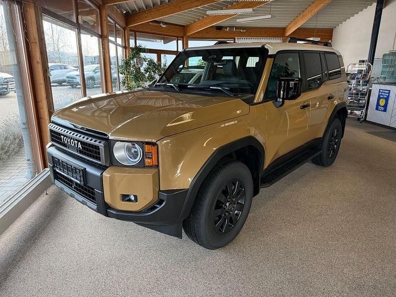 2zc sand/ light grey metallic Neu 2025 Toyota Land Cruiser Edition SUV | 94.900 € (Teuer) - Bild 1/4