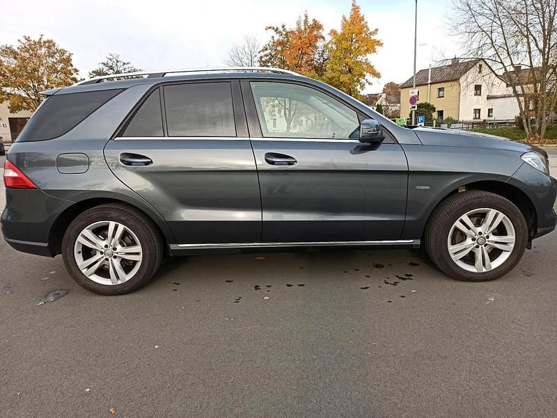Gebraucht Mercedes ML350 258 PS (189 kW) 2012 Grau SUV