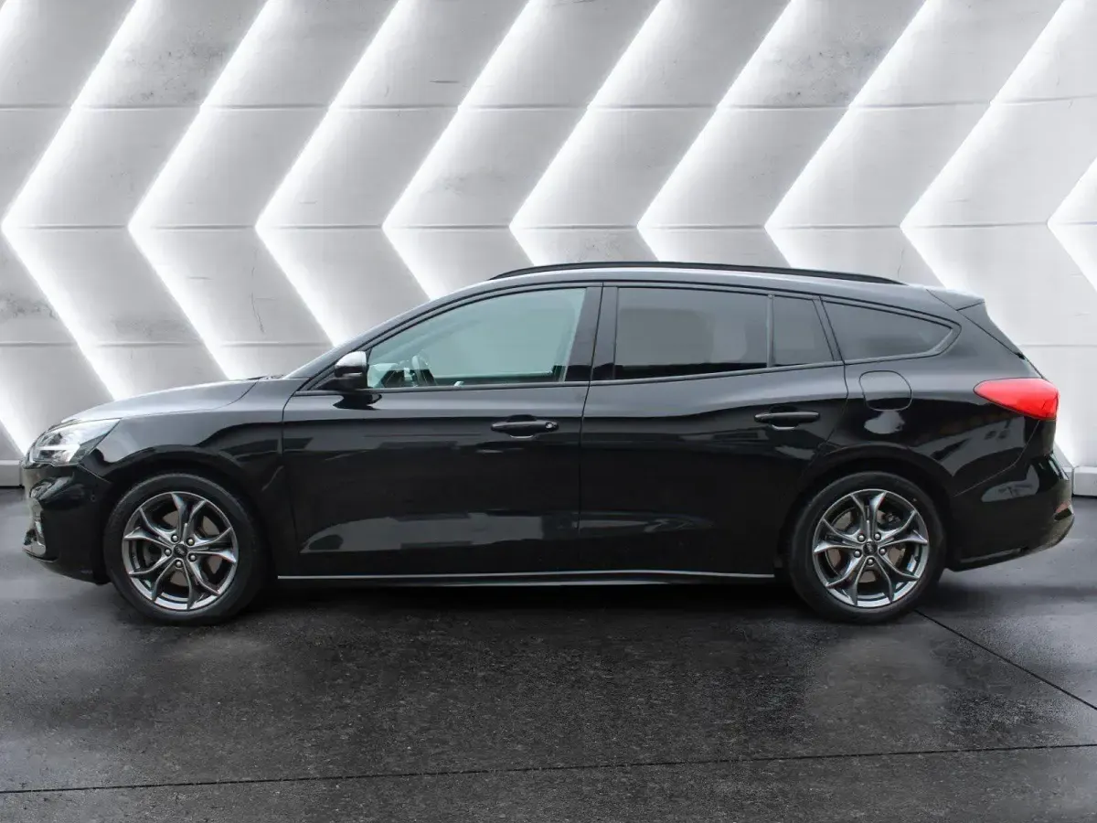 Gebraucht Ford Focus ST-Line 125 PS (91 kW) 2021 Schwarz Kombi