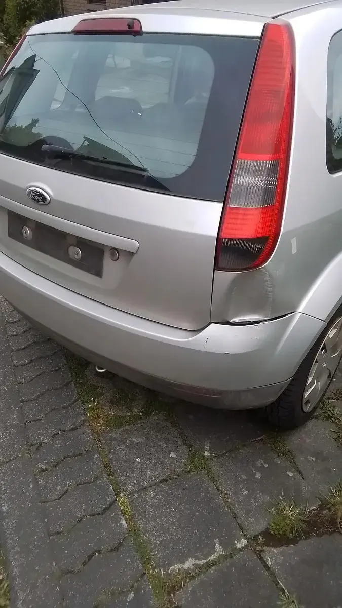 Second-hand Ford Fiesta 60 CP (44 kW) 2004 Argintiu Hatchback