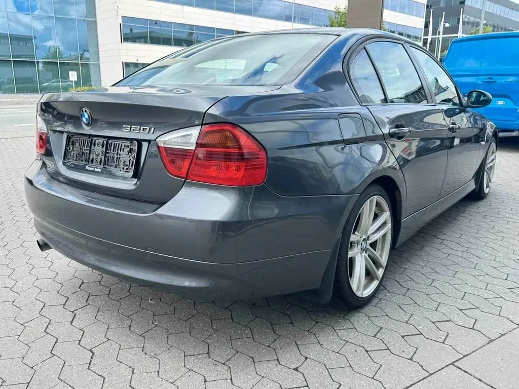 Gebraucht BMW 320 150 PS (110 kW) 2007 Limousine