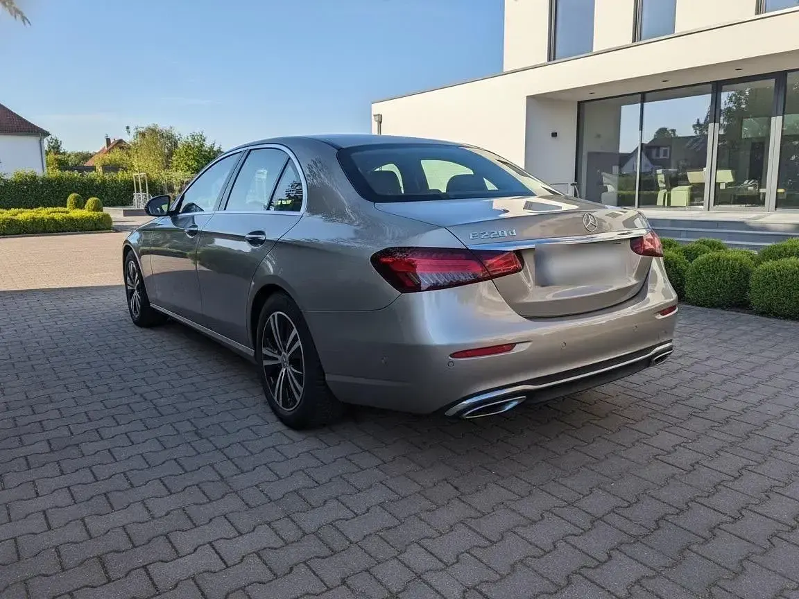 Gebraucht Mercedes E220 194 PS (142 kW) 2020 Silber Limousine