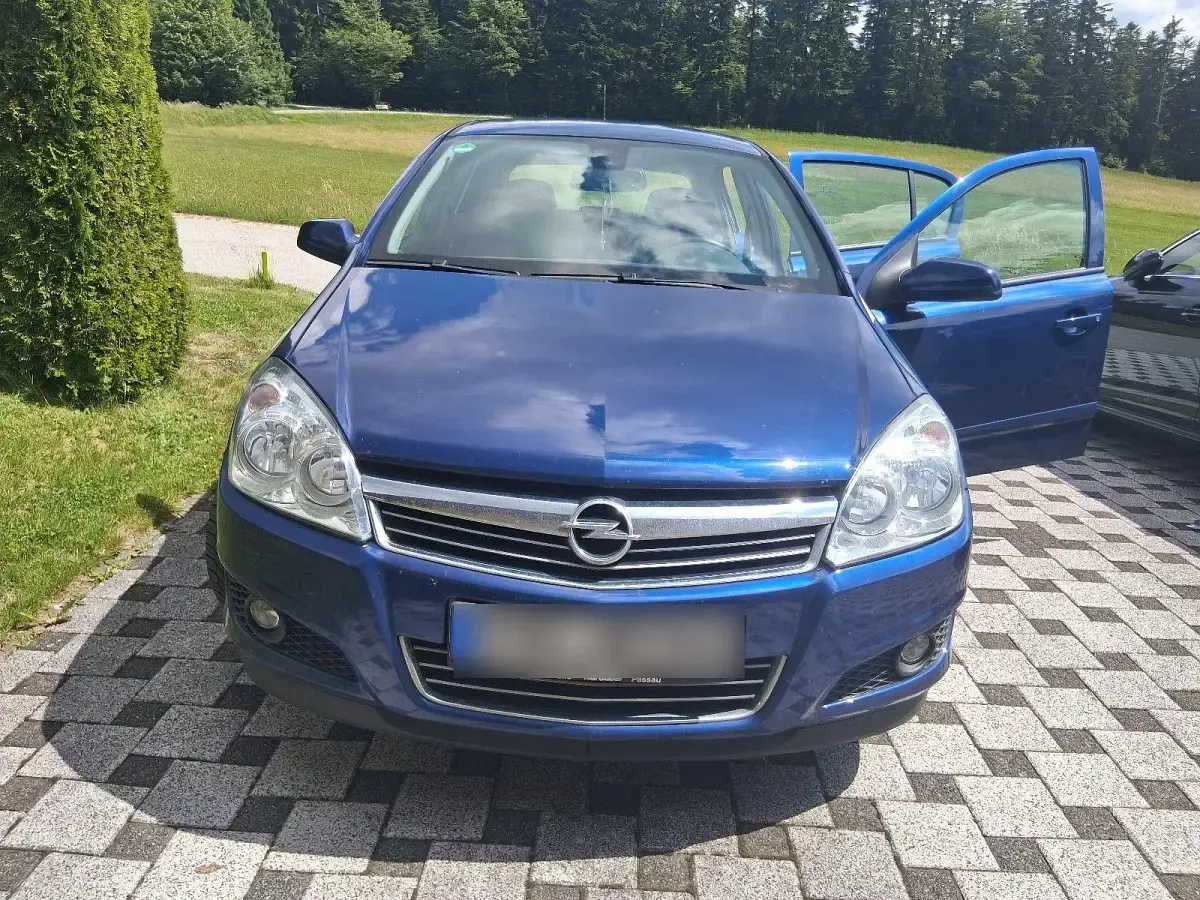 Gebraucht Opel Astra 105 PS (77 kW) 2007 Blau Limousine