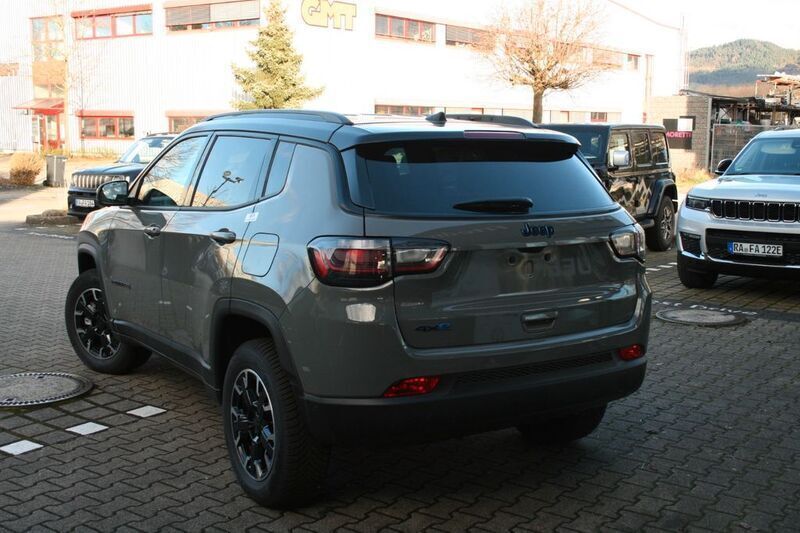 Gebraucht Jeep Compass 179 PS (131 kW) 2024 Grau SUV
