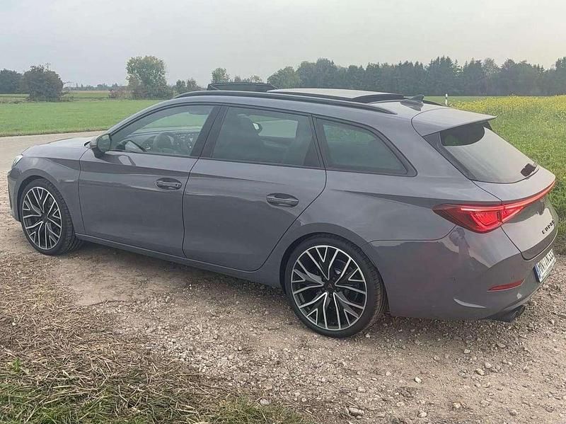 Grau Gebraucht 2024 Cupra Leon VZ Kombi | 33.900 € (Superpreis) - Bild 1/4