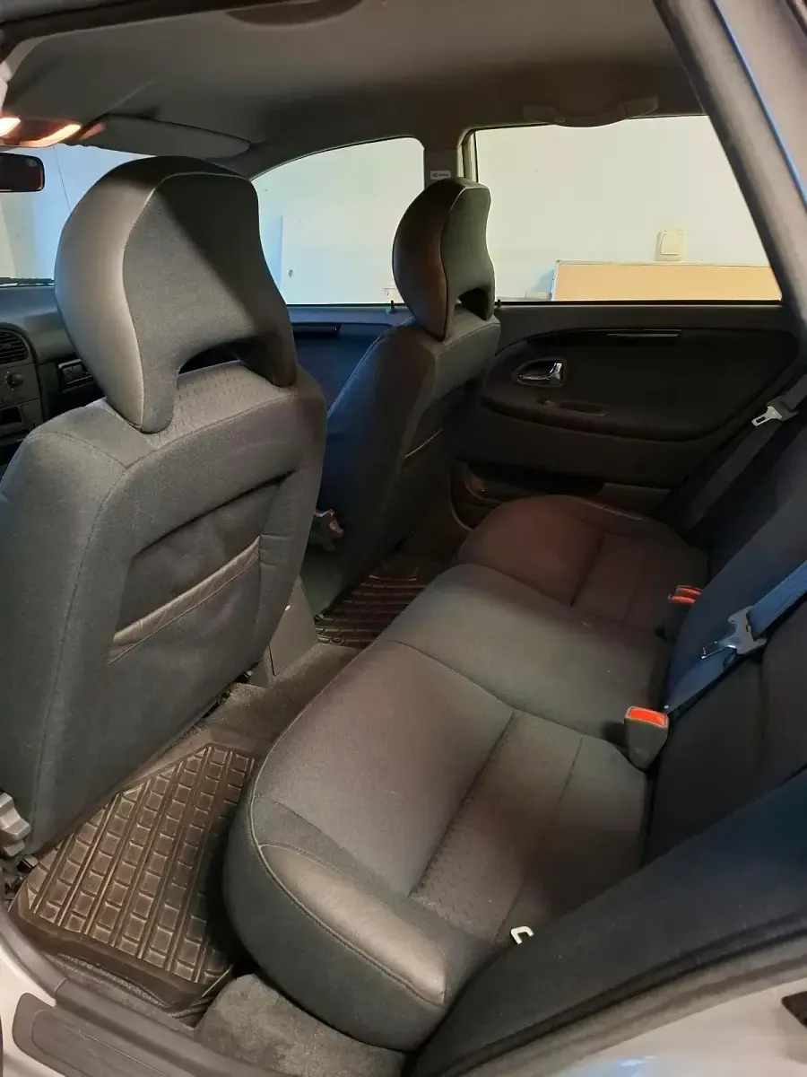 Gebraucht Volvo V40 115 PS (84 kW) 2001 Silber Kombi