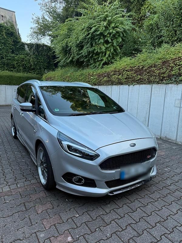 Silber Gebraucht 2016 Ford S-MAX ST-Line Van / Kleinbus | 15.499 € (Teuer) - Bild 1/4