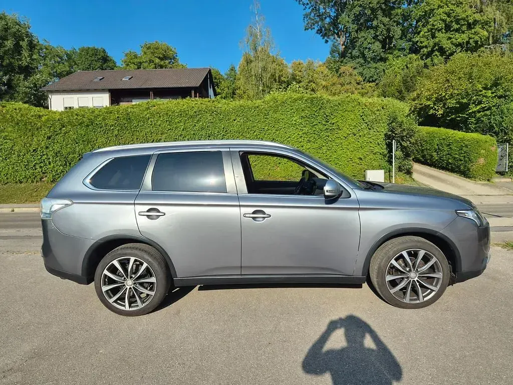 Gebraucht Mitsubishi Outlander Diamant Edition 150 PS (110 kW) 2015 Grau SUV